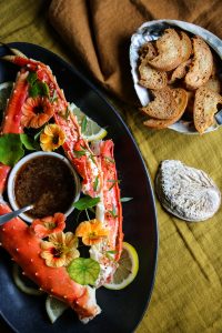 Recept-Kungskrabba med citron/vitlökssmör och rostat bröd